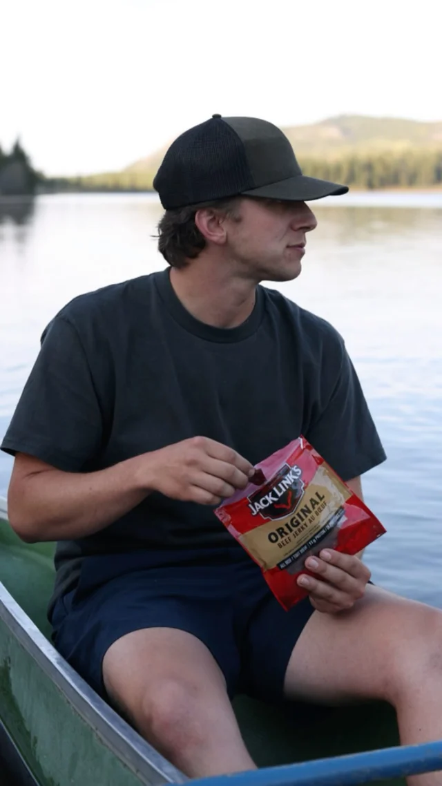 Good views, good snacks, and nowhere else to be. 🛶

Jack Link’s is made for days like this.

#JackLinksCanada #FeedYourWildSide #OutdoorAdventure
